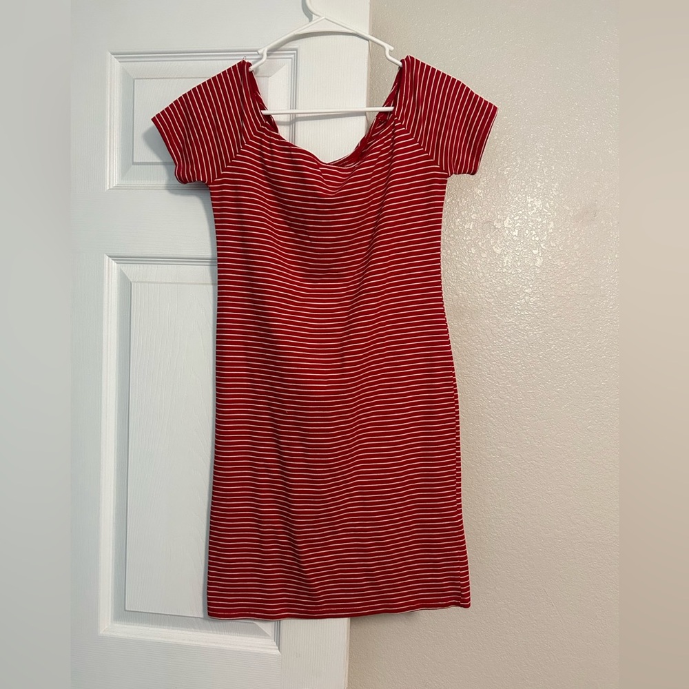 Dress only worn once. Comfortable material, stretchy.